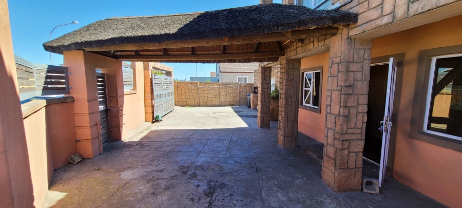 5 Bedroom Property for Sale in Malibu Village Western Cape